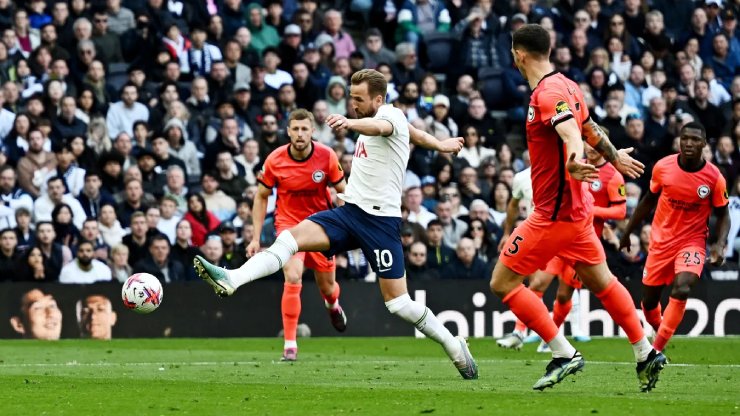 Tottenham (áo trắng) cũng giành trọn 3 điểm