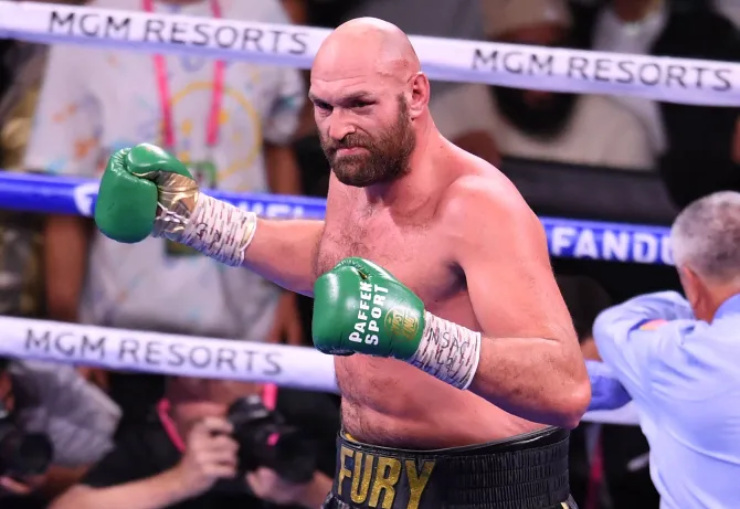 Fury (người đang đang giữ đai WBC) đưa ra quá nhiều điều kiện buộc các đối thủ phải hủy trận đấu tranh đai, điều đó làm uy danh của "Vua giang hồ" giảm sút