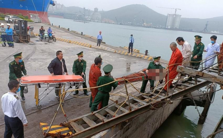 3 thuyền viên Trung Quốc hôn mê trên tàu Panama khi neo đậu ở cảng Nghi Sơn - 2