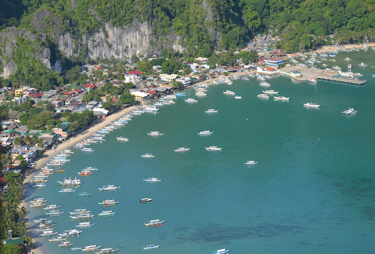 Palawan là một tỉnh đảo ở Philippines, trải dài từ Mindoro đến Borneo. Puerto Princesa&nbsp;gần các thành tạo đá vôi lớn với một dòng sông ngầm, là thủ phủ của tỉnh.
