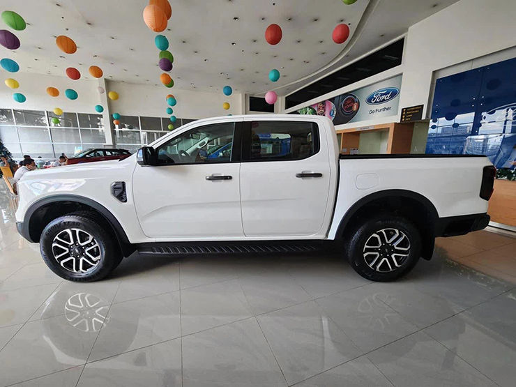 Ford Ranger sắp có thêm bản Sport tại Việt Nam, giá 864 triệu đồng - 11