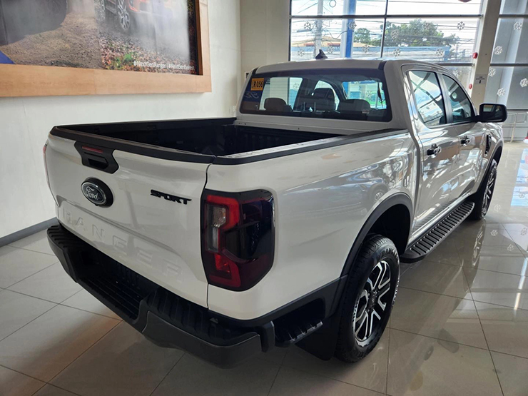 Ford Ranger sắp có thêm bản Sport tại Việt Nam, giá 864 triệu đồng - 12