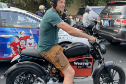 “Nhập gia tùy tục” sao phim Games of Thrones mặc quần short, đi xe máy ở Việt Nam