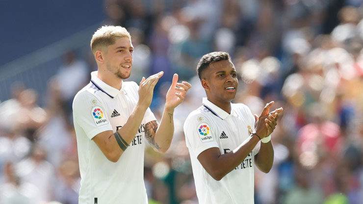 HLV Carlo Ancelotti liệu sẽ chọn Federico Valverde hay Rodrygo Goes đá chính ở vai trò tiền đạo cánh phải của Real Madrid đấu Chelsea?