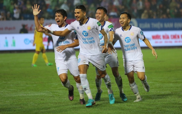 Trực tiếp bóng đá Nam Định - SLNA: Bảo toàn thành quả (V-League) (Hết giờ) - 2