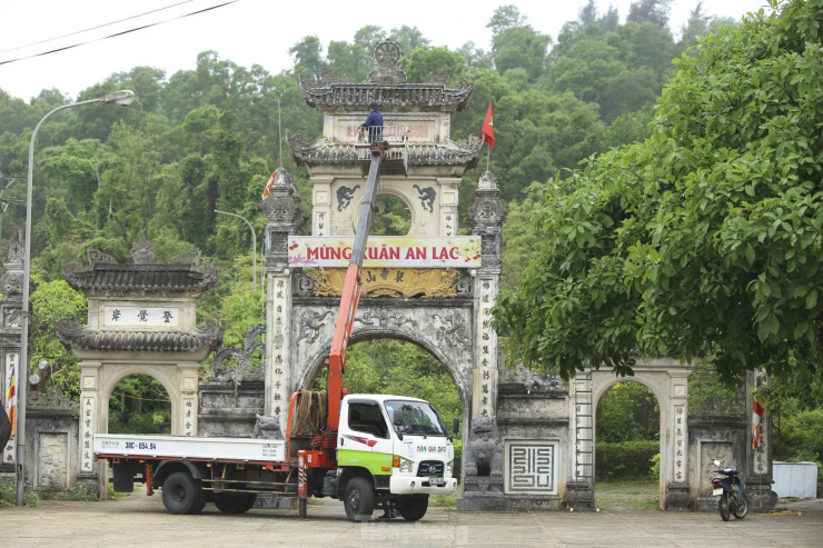 Chùa Cẩm Sơn, ngôi chùa nổi tiếng cạnh khu du lịch biển Thiên Cầm được chỉnh trang.