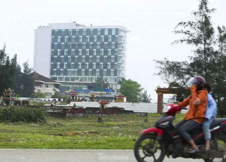 Lên phương án di dời hàng nghìn ngôi mộ cạnh bãi biển đẹp nhất Hà Tĩnh - 9