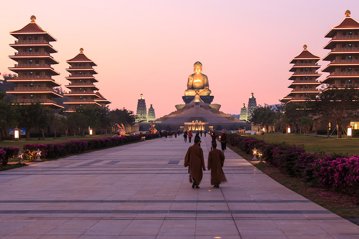 Cao Hùng: Là một thành phố nhộn nhịp, tràn đầy sức sống và năng lượng, đây là điểm du lịch yêu thích của nhiều người. Với thời tiết đẹp hầu như quanh năm và phong cảnh lung linh, đây là một nơi tuyệt vời để thực hiện các hoạt động ngoài trời, cả đi bộ đường dài và đạp xe đến nhiều điểm quan sát đẹp nhất.
