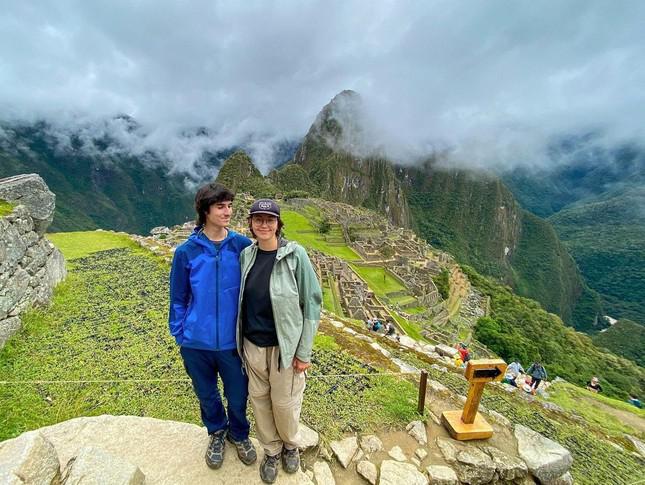 Liam Garner và bạn gái Chloe ở Machu Picchu - kỳ quan bí ẩn của thế giới.