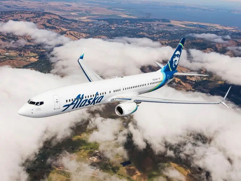 Một máy bay của hãng Alaska Airlines. Ảnh: BI