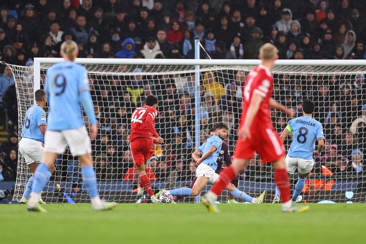 Musiala suýt chút nữa mở tỷ số cho Bayern Munich nhưng&nbsp;trung vệ Ruben&nbsp;Dias đã&nbsp;chơi lăn xả cứu cho Man City một bàn thua trông thấy.