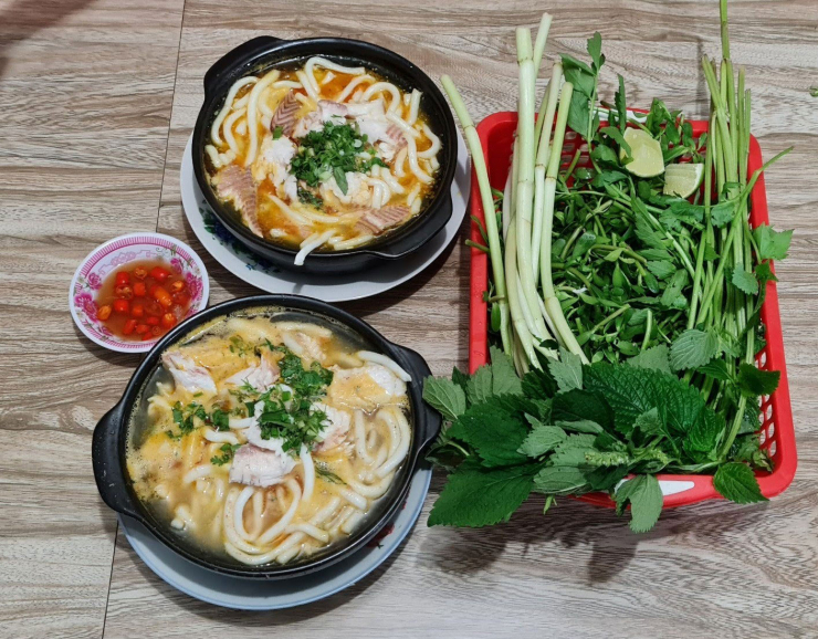 Bánh canh Quy Nhơn với độ dẻo, dai vừa phải cùng với nước dùng đậm đà hương vị biển (Ảnh: Internet)