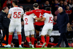 Họp báo MU đấu Nottingham Forest: Rộ tin Martinez gãy xương, Ten Hag lên tiếng