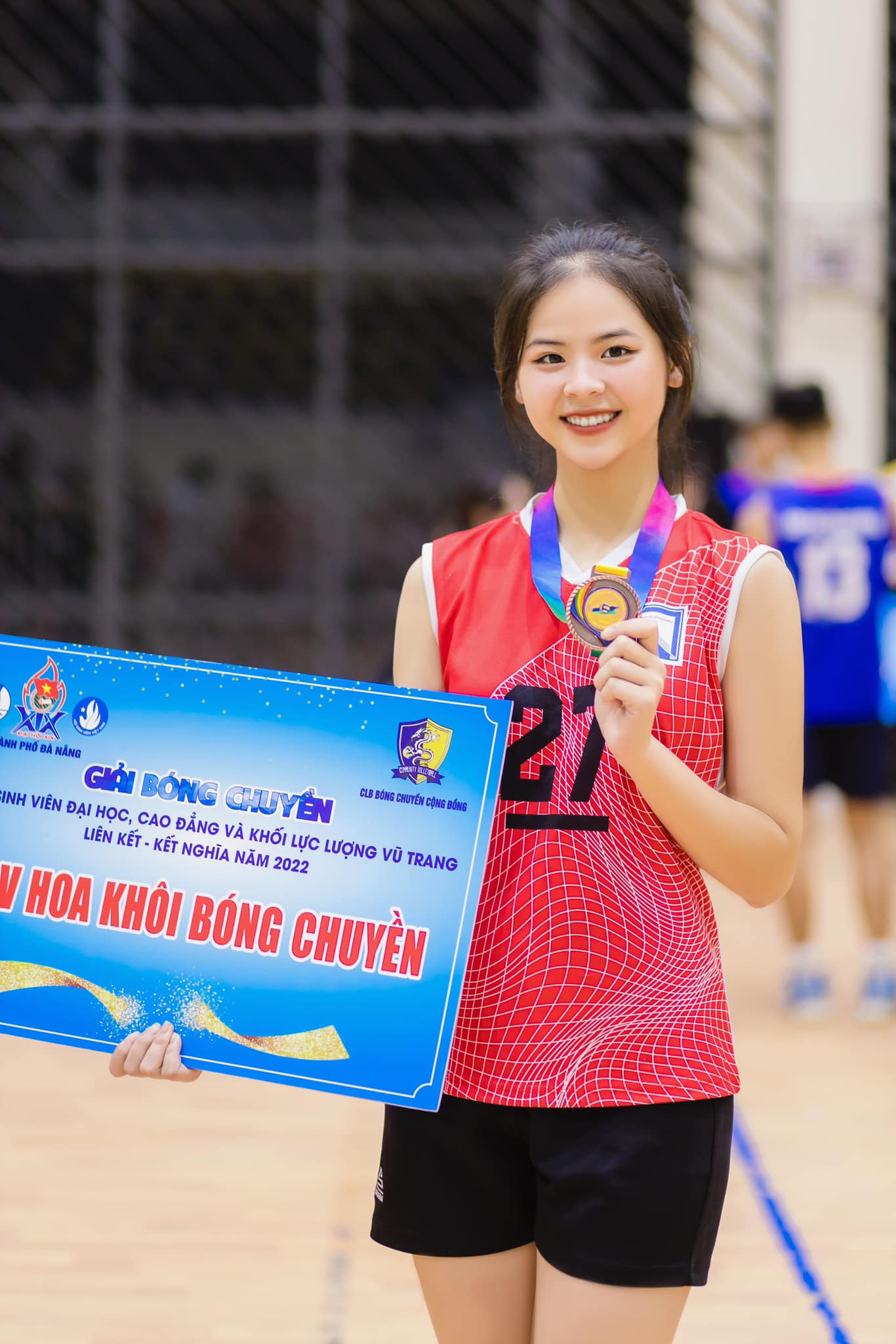 Cô từng giành giải&nbsp;Hoa khôi bóng chuyền Thành phố Đà Nẵng 2023 và Hoa khôi bóng chuyền của&nbsp;Giải Bóng chuyền khối sinh viên Đại học, Cao Đẳng và Khối Lực lượng vũ trang Liên kết năm 2022.