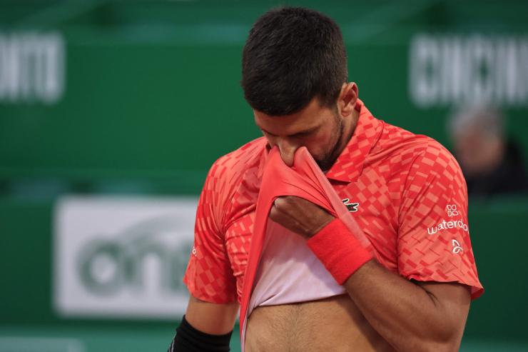 Djokovic đứng im trước cú trả giao bóng tuyệt hay của Musetti