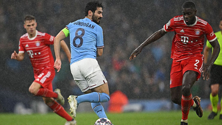 Ilkay Gundogan đeo băng đội trưởng Man City khi cùng CLB này thắng đậm Bayern Munich 3-0 ở tứ kết lượt đi Champions League