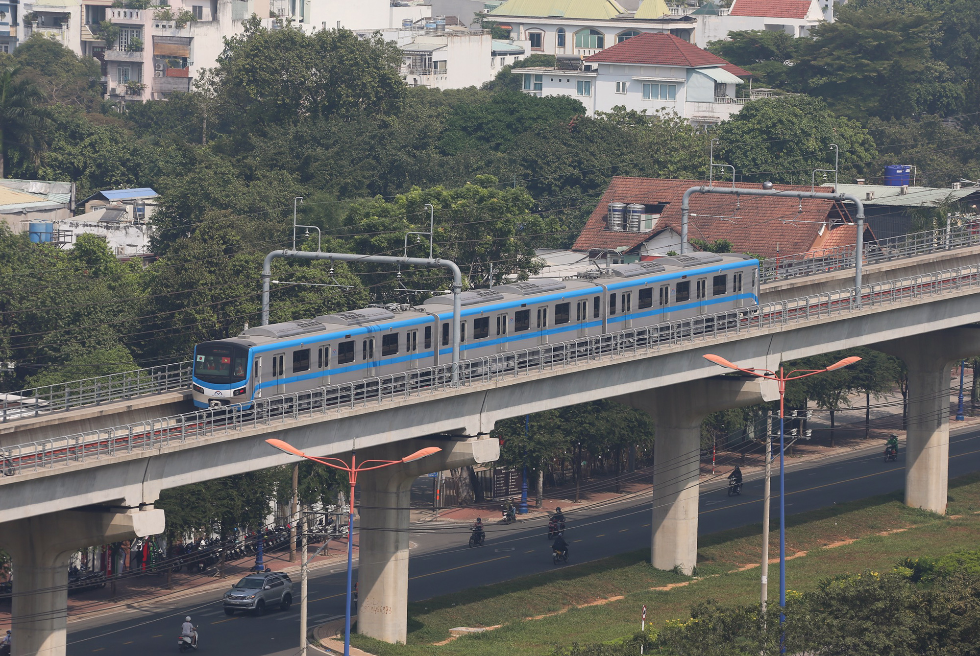 Theo thiết kế, đoạn trên cao có tốc độ tối đa là 110 km/h, nhưng quá trình chạy thử, để đảm bảo an toàn, đoàn tàu chỉ chạy tối đa tốc độ dưới 50 km/h.