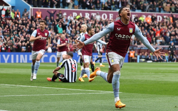 Aston Villa "hủy diệt" Newcastle