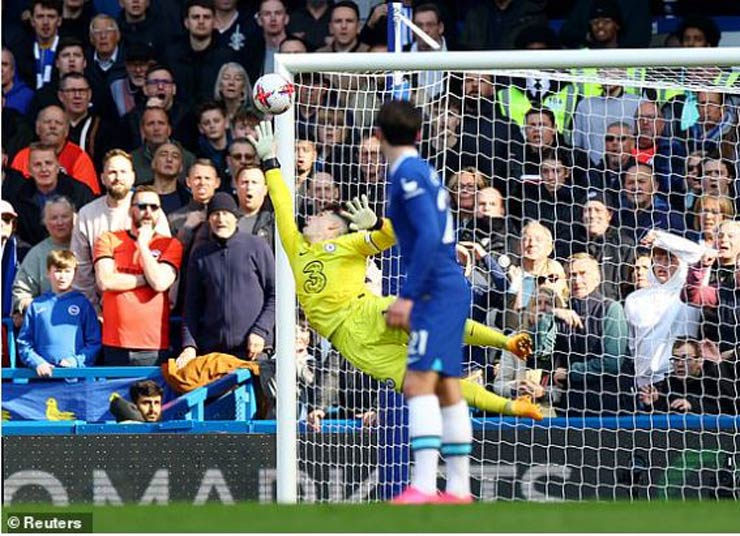 ... khiến Kepa dù bay người hết cỡ vẫn không thể cứu thua cho Chelsea