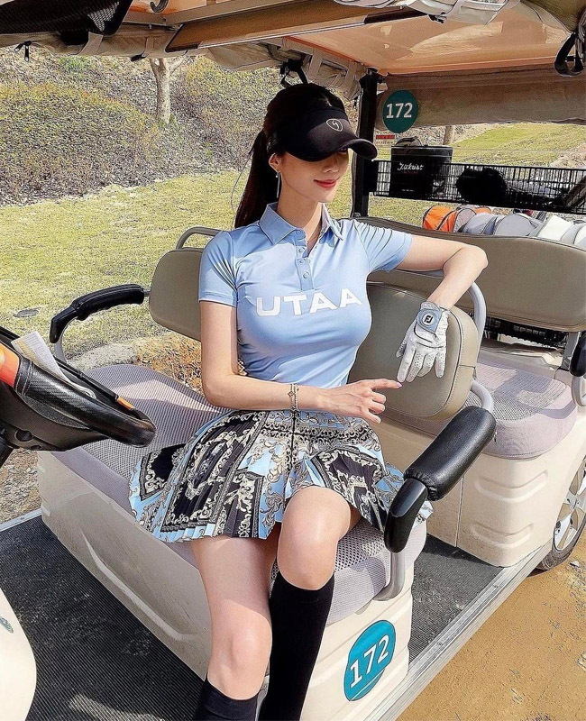 Chị em Hàn Quốc thích khoe những bộ cánh đắt tiền trên sân golf lên MXH.