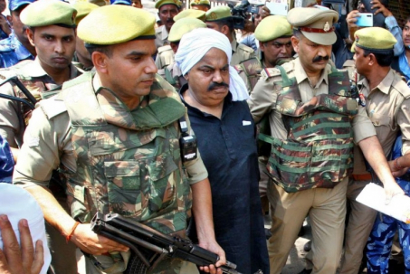 Vụ giết trùm tội phạm ngay trước mặt cảnh sát Ấn Độ: 3 nghi phạm nêu lý do bất ngờ