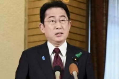 Thủ tướng Nhật lên tiếng sau khi bị ném bom khói
