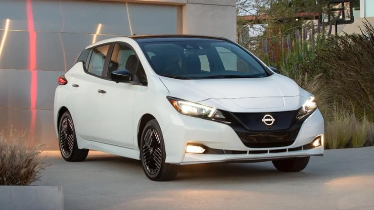 Nissan LEAF có giá là 28.040 USD. Ảnh: Motorbiscuit.