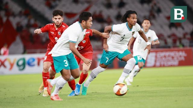 Ronaldo (7) trong trận thua U-22 Lebanon 0-1 ở lượt đi. Ảnh: Bola