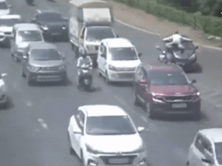 Video: Lái xe "hất" cảnh sát lên kính lái và bỏ chạy suốt 19km