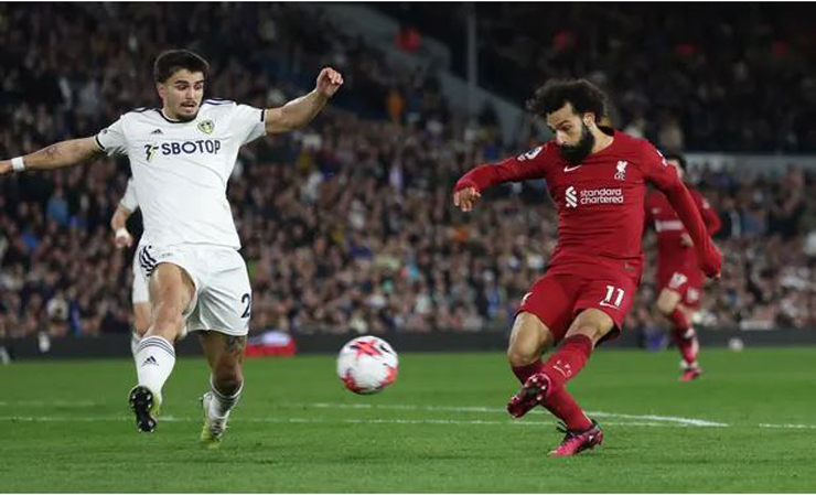 Cú đúp vào lưới Leeds United giúp Mohamed Salah lập kỷ lục với 107 bàn thắng bằng chân trái ở giải Ngoại hạng Anh