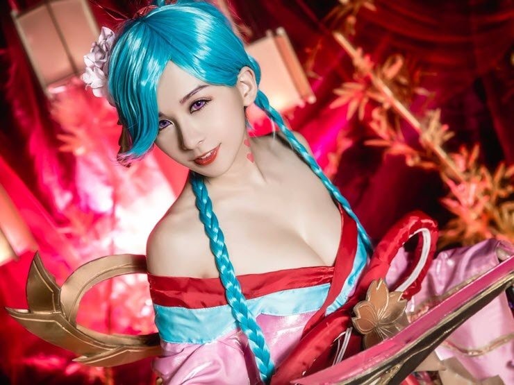 Một màn cosplay thành nữ tướng Airi của tựa game Liên Quân Mobile.