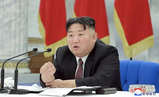 Lãnh đạo Triều Tiên Kim Jong Un thị sát cơ sở hạt nhân. Ảnh:&nbsp;KCNA
