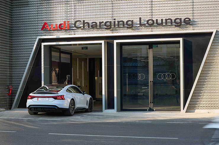 Audi RS e-Tron GT và phòng chờ sạc xe chuẩn thương gia được ra mắt tại Việt Nam - 13