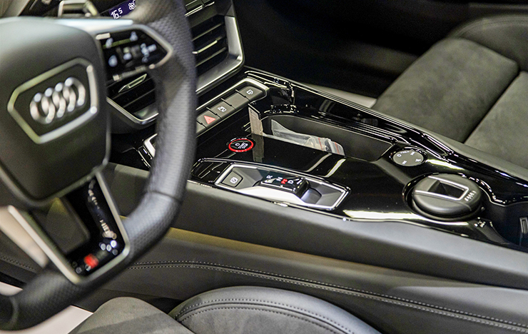 Audi RS e-Tron GT và phòng chờ sạc xe chuẩn thương gia được ra mắt tại Việt Nam - 8