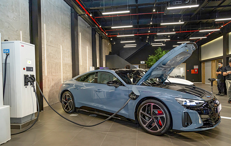Audi RS e-Tron GT và phòng chờ sạc xe chuẩn thương gia được ra mắt tại Việt Nam - 4