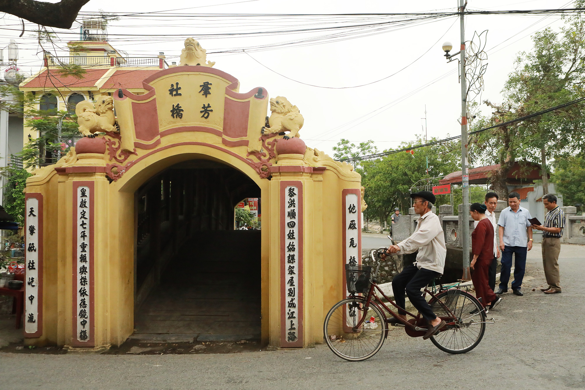 Ngắm cây cầu hơn 500 tuổi, dáng tựa rồng bay trên đất Thành Nam - 11