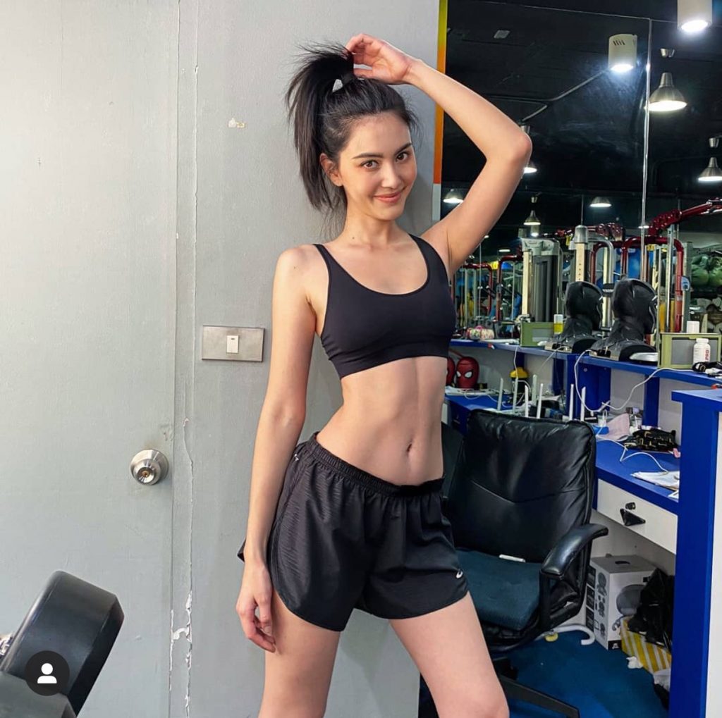 Trên trang Instagram cá nhân, Davika Hoorne thường xuyên chia sẻ hình ảnh đi tập&nbsp;