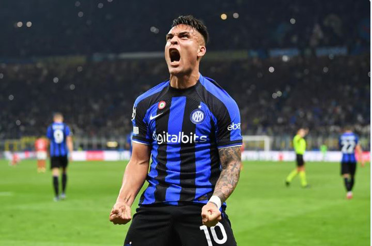 Lautaro Martinez đệm bóng từ đường căng ngang của Federico Dimarco giúp Inter Milan tái lập thế dẫn trước ở phút 65.