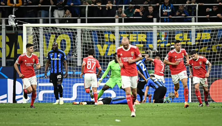 Sự chủ quan của Inter Milan cộng thêm nỗ lực của Benfica cuối trận giúp "Đại bàng" ghi liền 2 bàn để ấn định trận hòa 3-3 trên đất Italia.