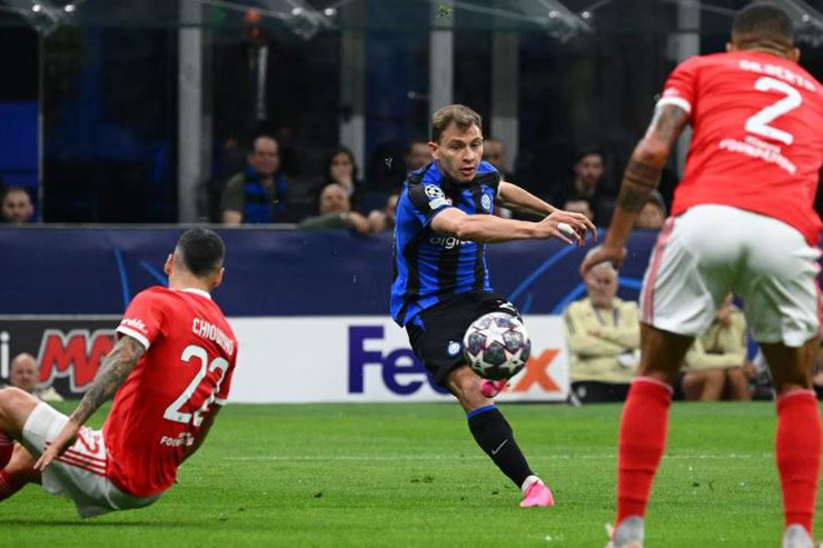 Tuyệt phẩm chân trái của Nicolo Barella mở tỷ số cho Inter Milan