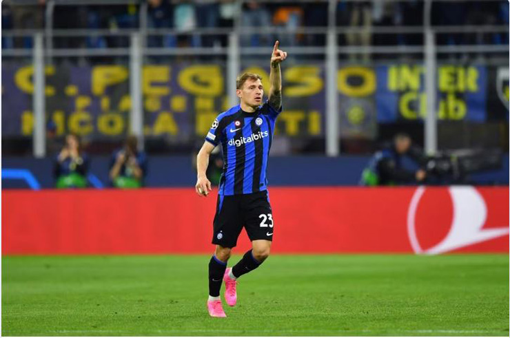 Đường cong hoàn mỹ được vẽ nên từ chân trái của Nicolo Barella giúp Inter Milan dẫn bàn ở lượt về từ khá sớm