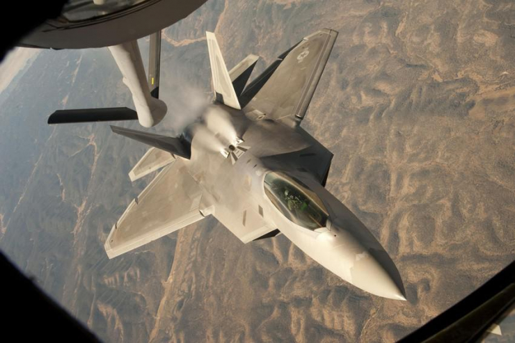 Tiêm kích tàng hình F-22. Ảnh: Military.com