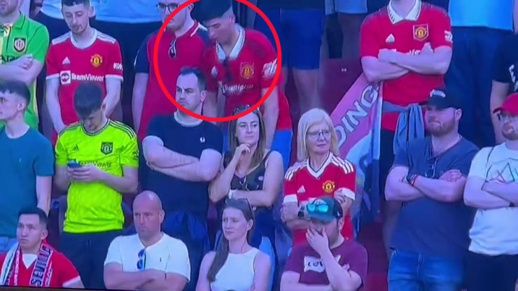 Neville bảo vệ Maguire, fan MU ngã quỵ trên khán đài khi xem đội nhà thua thảm - 3