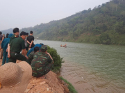 Tin tức trong ngày - Người hùng kể lại giây phút cứu 4 người trong vụ lật thuyền trên sông Lô