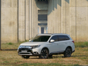 Tin tức ô tô - Giá xe Mitsubishi Outlander tháng 4/2023, ưu đãi 50% phí trước bạ