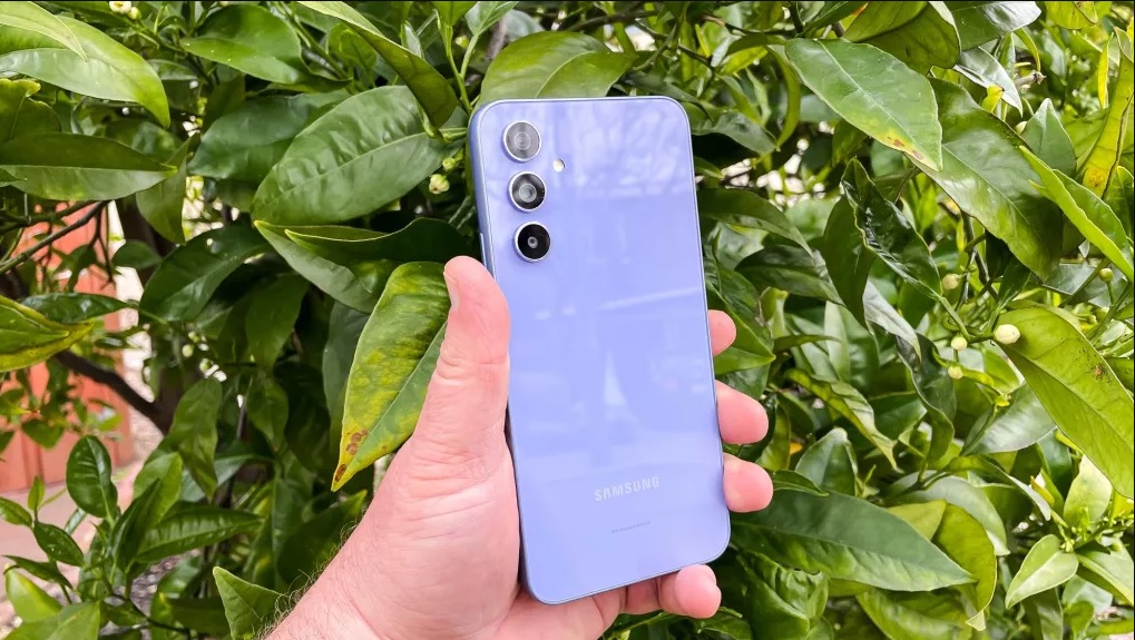 Galaxy A54 5G màu tím siêu đẹp.