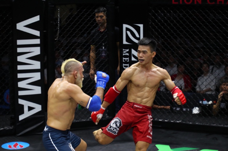 Tranh cãi Ngọc Lượng thắng cao thủ MMA Brazil: Fan ủng hộ bên thua - 7