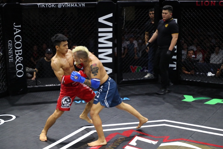 Tranh cãi Ngọc Lượng thắng cao thủ MMA Brazil: Fan ủng hộ bên thua - 6