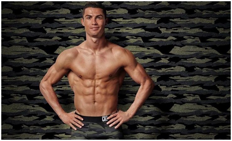 Nhờ rèn luyện chăm chỉ và đều đặn mỗi ngày mà CR7 có body khiến bao người mơ ước.
