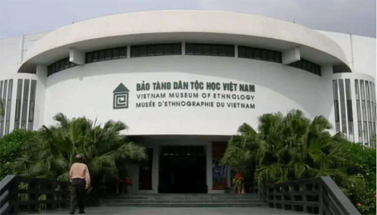 Bảo tàng Dân tộc học Việt Nam&nbsp;được xây dựng vào năm 1997, là một trong số ít bảo tàng dựa trên các nhóm dân tộc khác nhau của đất nước.
